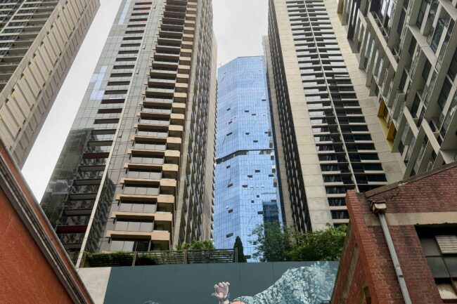 Melbourne is not staging a broad rebound. The market is splitting between affordable stock and struggling premium homes, creating a more selective environment for buyers and investors. 