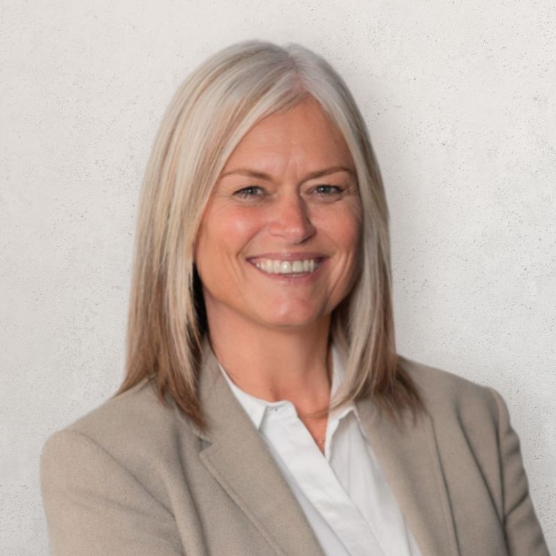 Lisa Nili, Financial Planner