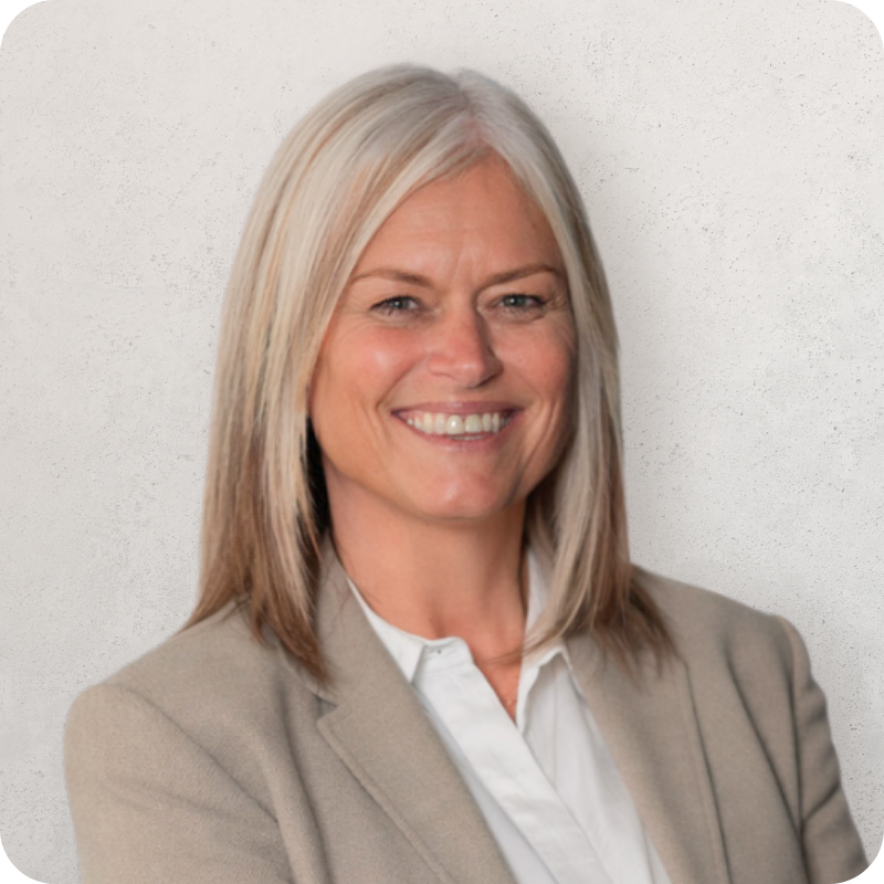 Lisa Nili, Financial Planner